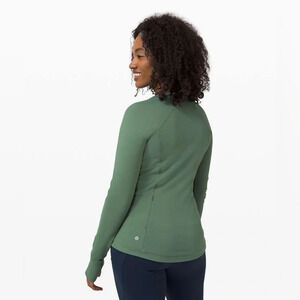 Lululemon Runderful Long Sleeve in Algae Green size 2 style W3BCGS